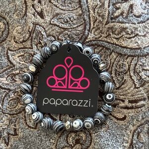 Paparazzi Monochrome Swirl Bracelet